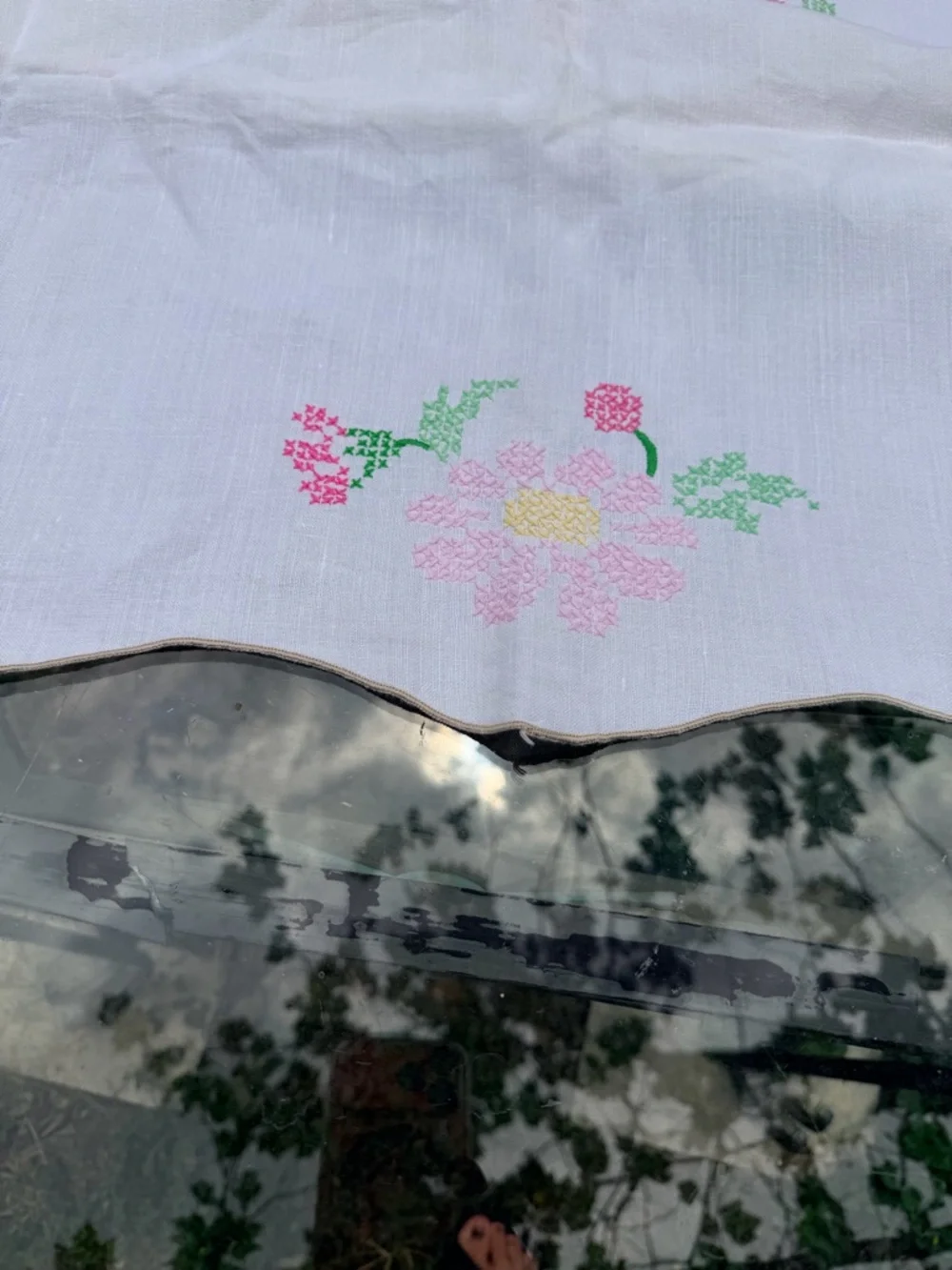 Heirloom Style Hand‎ Embroidered Floral Tablecloth Vintage Cottagecore Scalloped